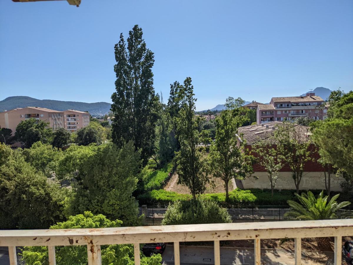 Superbe T2 Proche Des Plages Et Des Commerces Hyères Exteriér fotografie